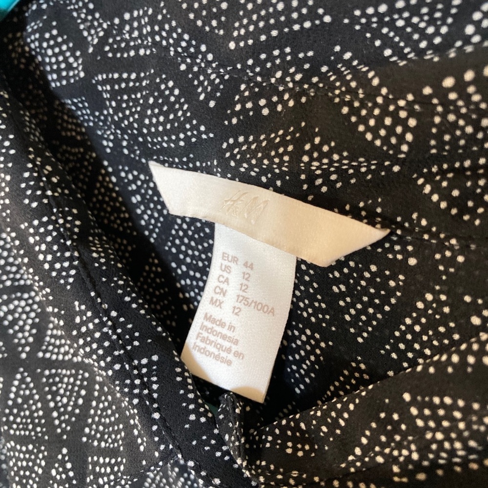 Button up sheer tank - Picture 4 of 7